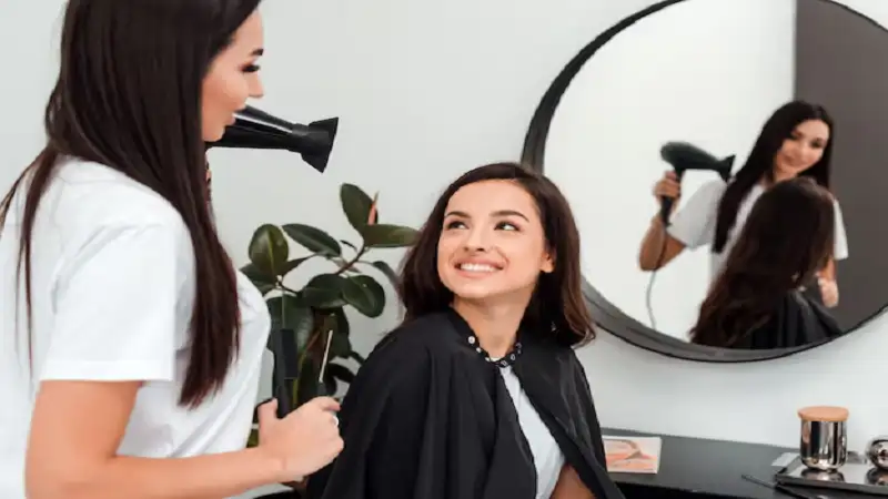 How Solo Hair Stylists Can Get More Clients in 2025